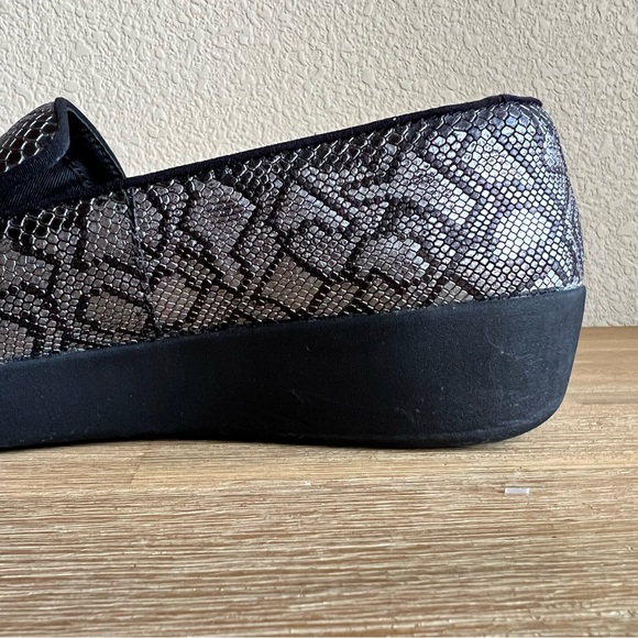 FitFlop Women's Audrey Python Print Smoking Slippers Loafer Flat Size 8 - Picture 8 of 16